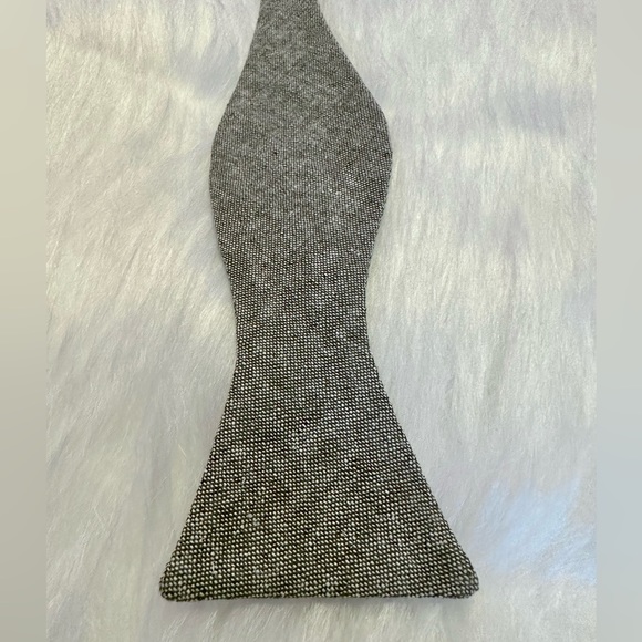 EUC Mill City Fineries Linen Bow Tie - Picture 4 of 4